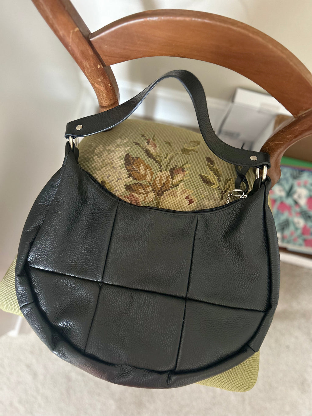 Grazia Bella Sandy Hobo Bag in Black