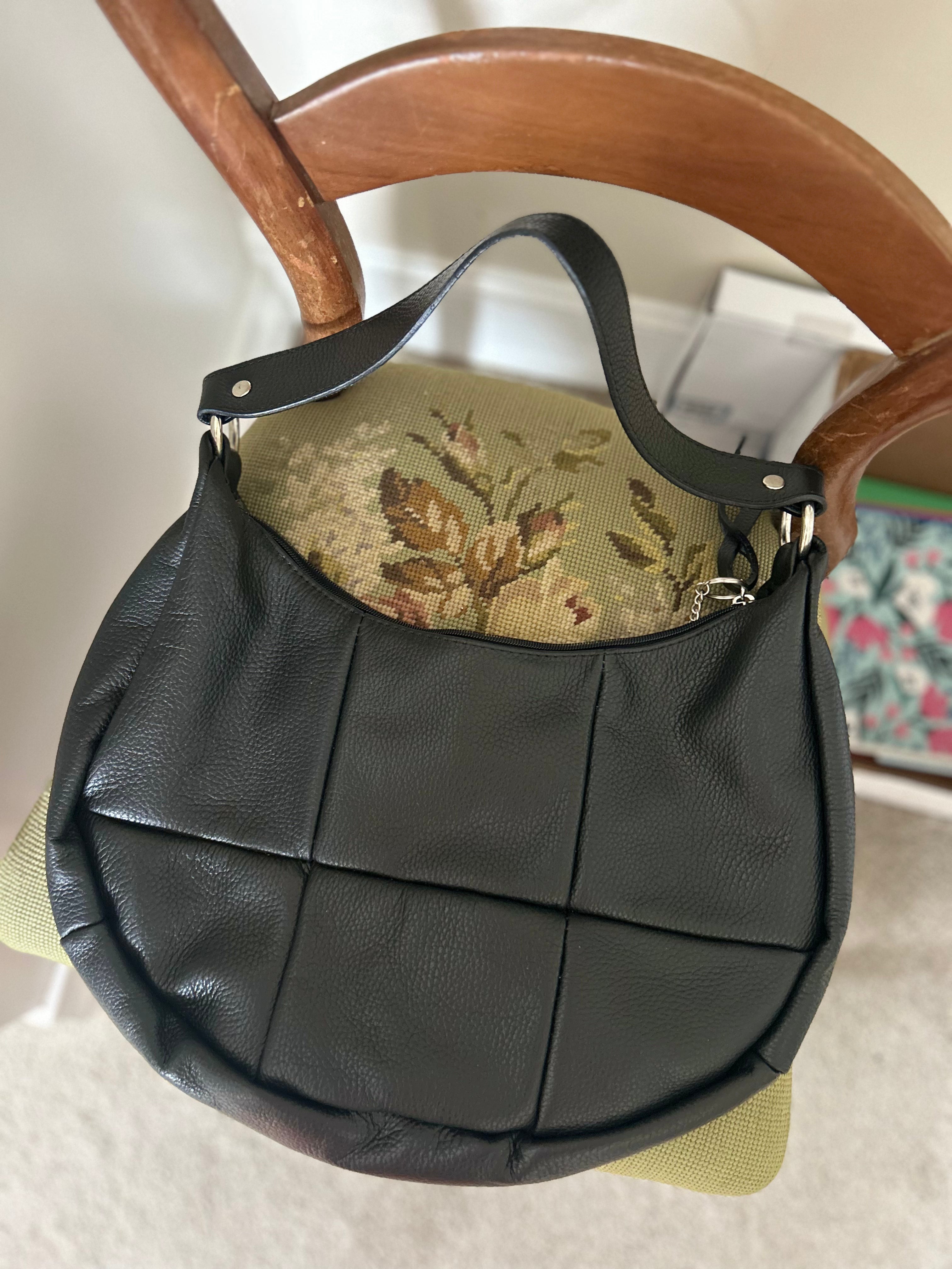 Grazia Bella Sandy Hobo Bag in Black