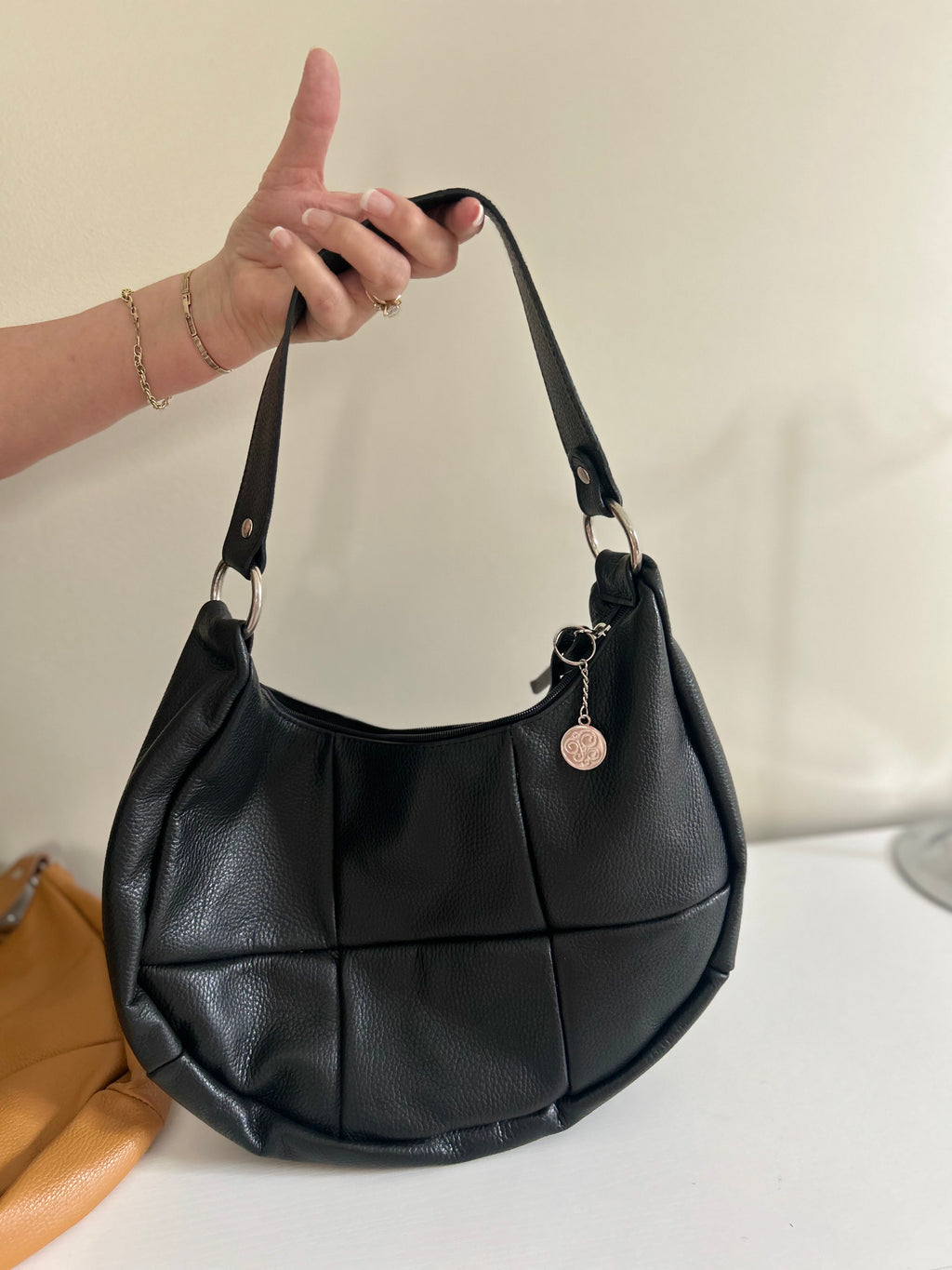 Grazia Bella Sandy Hobo Bag in Black